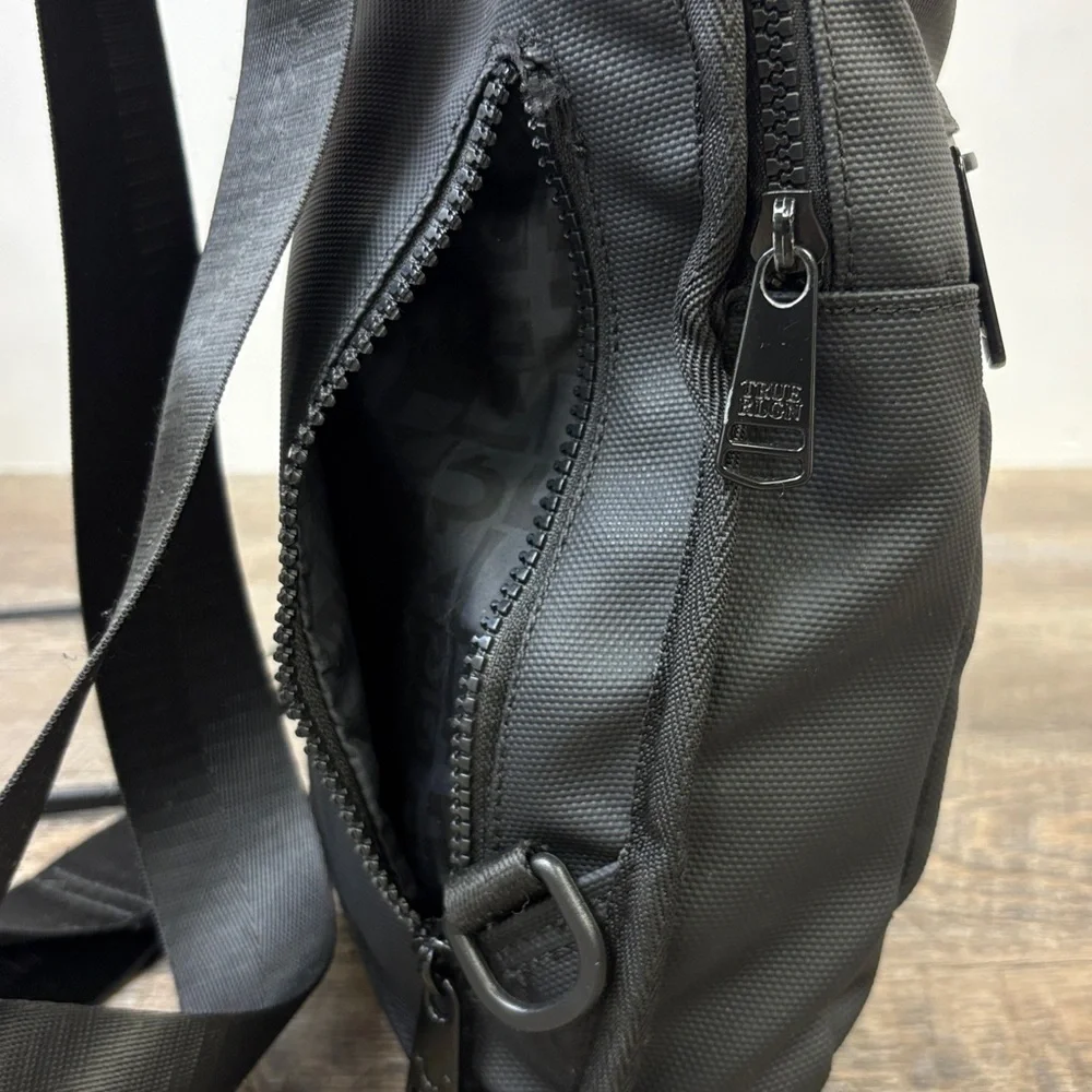 True Religion “Jody” Sling Bag | Black Logo Lined Crossbody